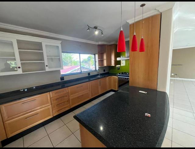 4 BEDROOM HOUSE FOR SALE IN GLENVISTA